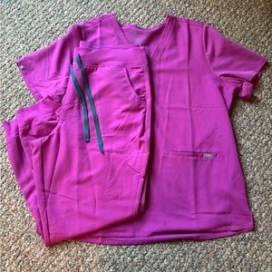 Figs XXL Zamora joggers and casma 3 pocket top